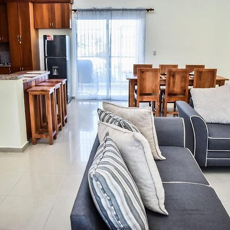 Hostal Palmas De Punta Cana F2 Bagian luar foto